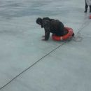 В Болгаре спасли рыбка, провалившегося под лед