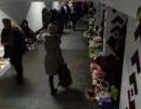 В недавно отремонтированном переходе метро «Святошин» разместились нелегальные торговцы