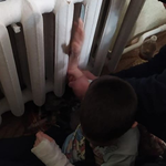 Казанские спасатели освободили мальчика, застрявшего рукой в батарее