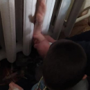 Казанские спасатели освободили мальчика, застрявшего рукой в батарее