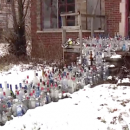 Память умерших почтили сотнями пустых бутылок