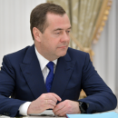 Медведев связал поправки в Конституцию с укреплением суверенитета России