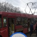 В Казани трамвай сошел с рельс и врезался в столб