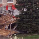 В Татарстане от сильного ветра снесло крышу 