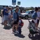 Дистанция не соблюдается: в Казани более 50 человек выстроились в очередь в зоопарк