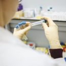 У первых добровольцев, испытавших вакцину от коронавируса, выявлены антитела