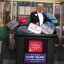 Знаменитый музей поместил восковую фигуру Трампа в мусорку