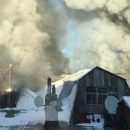 Частный дом загорелся сегодня в Казани. Пожар попал на видео