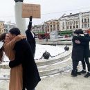 «Любовь победила COVID-19»: в центре Казани молодые люди устроили флешмоб против коронавируса
