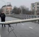 На Шулявском мосту установили новые опоры освещения