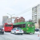 «Куда едешь?»: в Казани столкнулись краснобус и троллейбус
