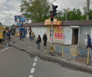 Киевляне жалуються на МАФы возле метро в Голосеевском районе