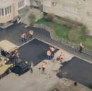 В Киеве продолжается масштабное обновление придомовых территорий (видео)