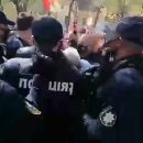 Массовая драка из-за георгиевской ленты на Украине попала на видео