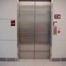 В 13 многоэтажках отремонтируют лифты