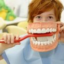 Стоматолог предостерегла от опасной чистки зубов после еды
