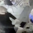 Мошенник в образе священника незаметно украл у туристки телефон и попал на видео