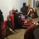 Происходящее в переполненном аэропорту российского города попало на видео