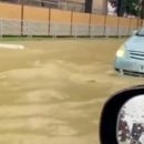 Затопленные из-за ливней улицы российского города сняли на видео