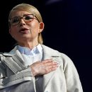 Тимошенко выложила фото в каске в кругу рабочих и восхитила подписчиков