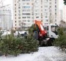 В Киеве демонтируют незаконные елочные ярмарки