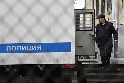 Все школы Хабаровска эвакуировали из-за сообщений об угрозе взрыва Все школы Хабаровска эвакуировали из-за сообщений об угрозе взрыва