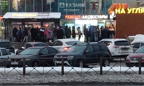 «Синдром халявщика»: казанцы несколько часов стояли в очереди за бесплатной шаурмой «Синдром халявщика»: казанцы несколько часов стояли в очереди за бесплатной шаурмой