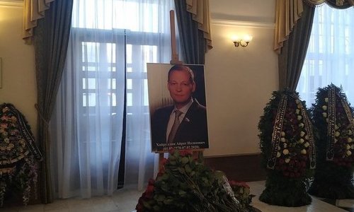 Траурный митинг: первые лица Татарстана скорбят о гибели Айрата Хайруллина Траурный митинг: первые лица Татарстана скорбят о гибели Айрата Хайруллина