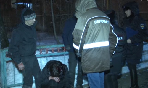 В Казани в одном из дворов жестоко забили палками троих парней В Казани в одном из дворов жестоко забили палками троих парней