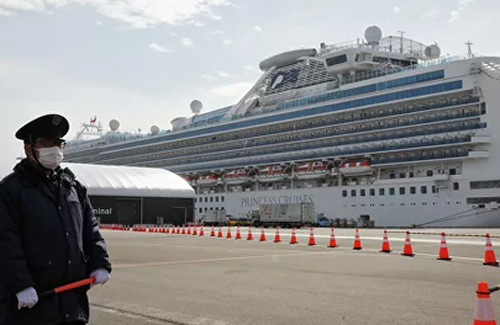 Восемь россиян, эвакуированных с японского лайнера Diamond Princess, прибыли на карантин в Казань
