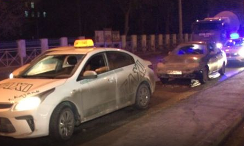 В Казани водитель с ножевым ранением устроил ДТП