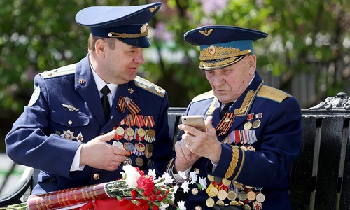 Ветеранам Великой Отечественной войны пообещали мобильники с пожизненной бесплатной связью Ветеранам Великой Отечественной войны пообещали мобильники с пожизненной бесплатной связью