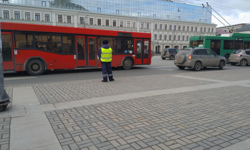 В Казани пьяный водитель пытался спрятаться от полиции на гараже, а потом заявил, что это был не он В Казани пьяный водитель пытался спрятаться от полиции на гараже, а потом заявил, что это был не он