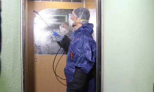 В Казани от коронавируса начали обрабатывать жилые дома В Казани от коронавируса начали обрабатывать жилые дома
