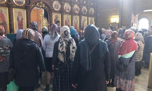 Фоторепортаж во время карантина: как казанцы целуют кресты в церквях и ходят ли в мечети Фоторепортаж во время карантина: как казанцы целуют кресты в церквях и ходят ли в мечети