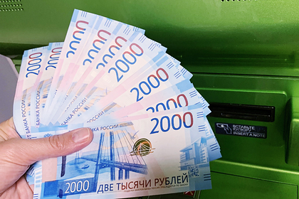 Названа вероятность заразиться коронавирусом от денег из банкомата Названа вероятность заразиться коронавирусом от денег из банкомата