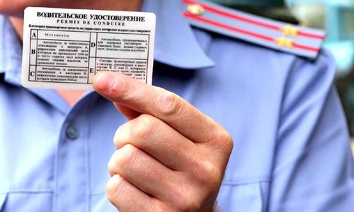 Жители Татарстана могут ездить по просроченным правам до середины июля