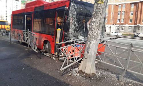 В Казани произошло серьезное ДТП с участием автобуса