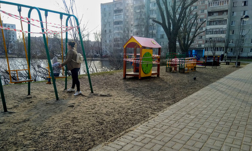 Власти Татарстана заявили, что не запрещали прогулки с детьми во дворах Власти Татарстана заявили, что не запрещали прогулки с детьми во дворах