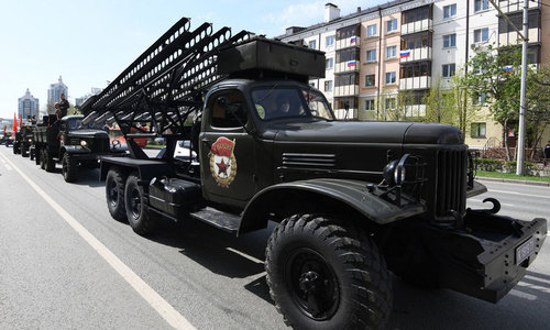 В Казани ветеранов поздравляют с помощью танков и «Катюш» В Казани ветеранов поздравляют с помощью танков и «Катюш»