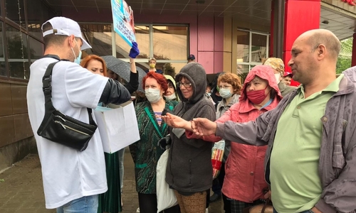 В Зеленодольске бесплатно раздавали медицинские маски. На акцию людей приглашали заранее В Зеленодольске бесплатно раздавали медицинские маски. На акцию людей приглашали заранее