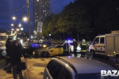 Назван виновник аварии в Москве с одной из самых дорогих моделей Mercedes Назван виновник аварии в Москве с одной из самых дорогих моделей Mercedes
