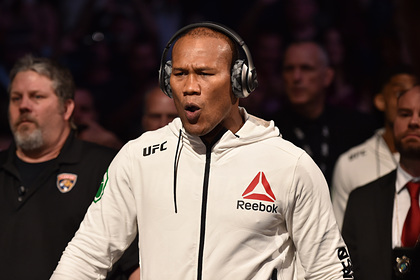 Боец UFC сдал положительный тест на коронавирус за день до турнира Боец UFC сдал положительный тест на коронавирус за день до турнира