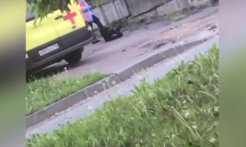 «Угрожал и расстегнул ширинку»: Минздрав пояснил видео, на котором казанский медик пинает мужчину «Угрожал и расстегнул ширинку»: Минздрав пояснил видео, на котором казанский медик пинает мужчину