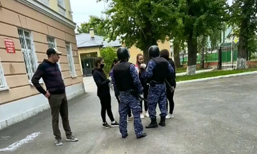 Директору школы в Казани, который вызвал Росгвардию для разгона школьников, сделано предупреждение Директору школы в Казани, который вызвал Росгвардию для разгона школьников, сделано предупреждение