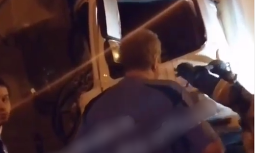 В Казани спасатели вытаскивали человека из смятой в аварии кабины грузовика В Казани спасатели вытаскивали человека из смятой в аварии кабины грузовика