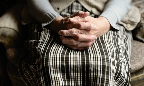 В Татарстане мошенники лишили 80-летнюю бабушку полумиллиона рублей В Татарстане мошенники лишили 80-летнюю бабушку полумиллиона рублей
