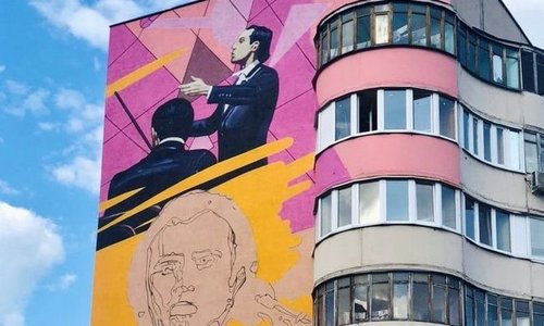 Казань все краше: на одном из домов изобразили портрет Хайдара Бигичева