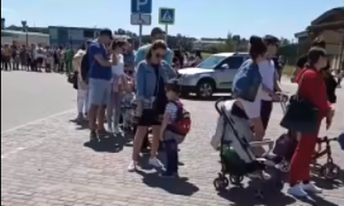 Дистанция не соблюдается: в Казани более 50 человек выстроились в очередь в зоопарк Дистанция не соблюдается: в Казани более 50 человек выстроились в очередь в зоопарк