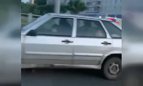 Полицейские Казани нашли мужчину, который посадил за руль годовалого ребенка Полицейские Казани нашли мужчину, который посадил за руль годовалого ребенка